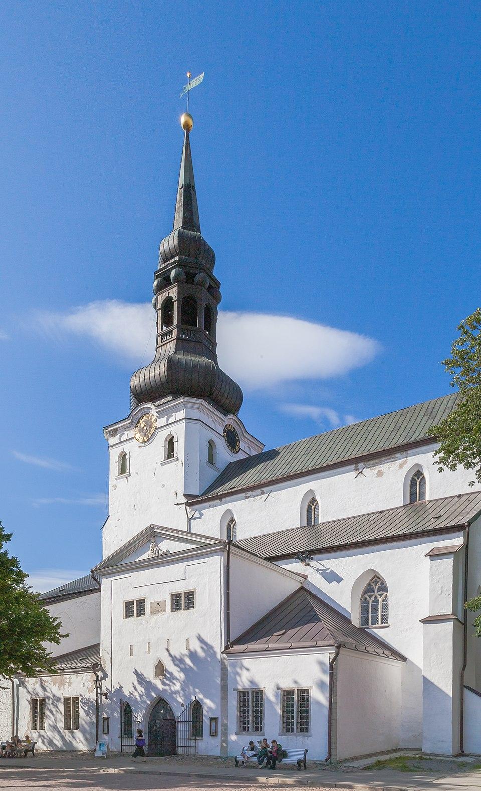 Tallinnan tuomiokirkko kesällä